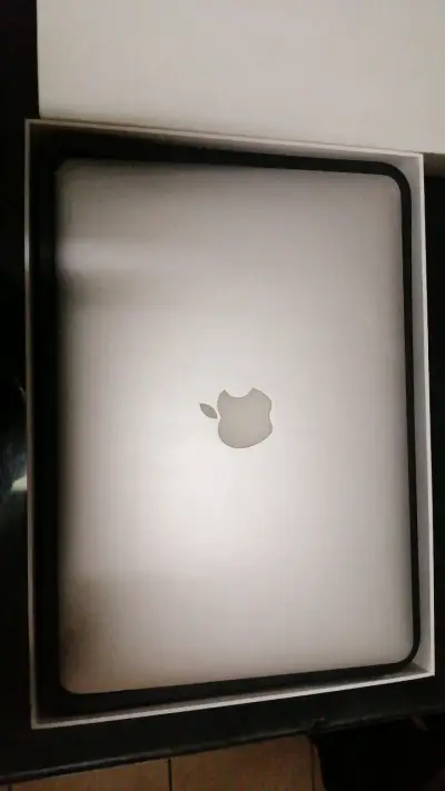 MacBook Air 13 pulgadas usado en buen estado - miniatura 4