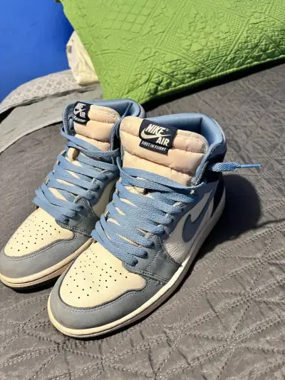 Zapatillas Nike Jordan 1 azul y blanco - miniatura 4