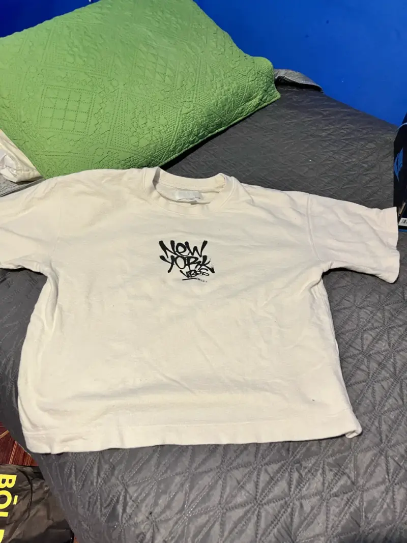Polera Zara blanca con diseño 'New York' - 2