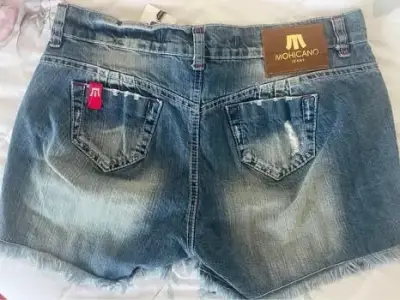 Shorts de mezclilla desgastados para mujer - miniatura 3