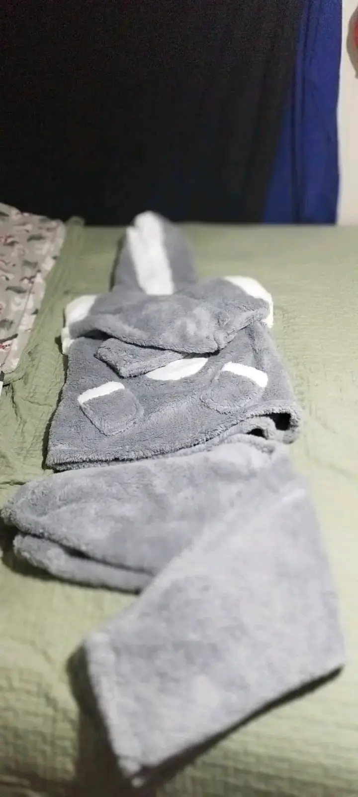Pijama de felpa gris con capucha - 2