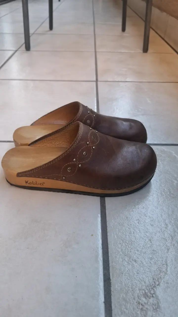 Zuecos de cuero marrón para mujer - 4