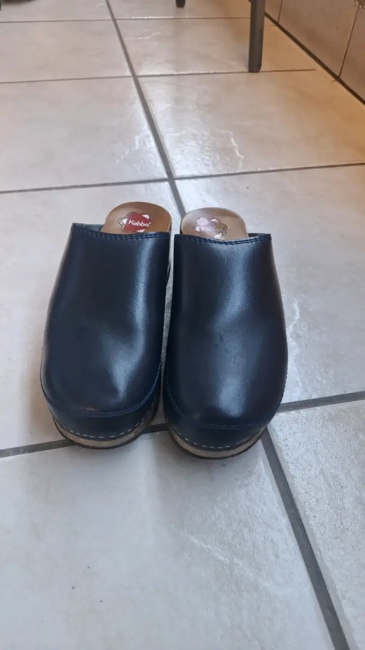 Zuecos de cuero azul con tacón de madera - 3