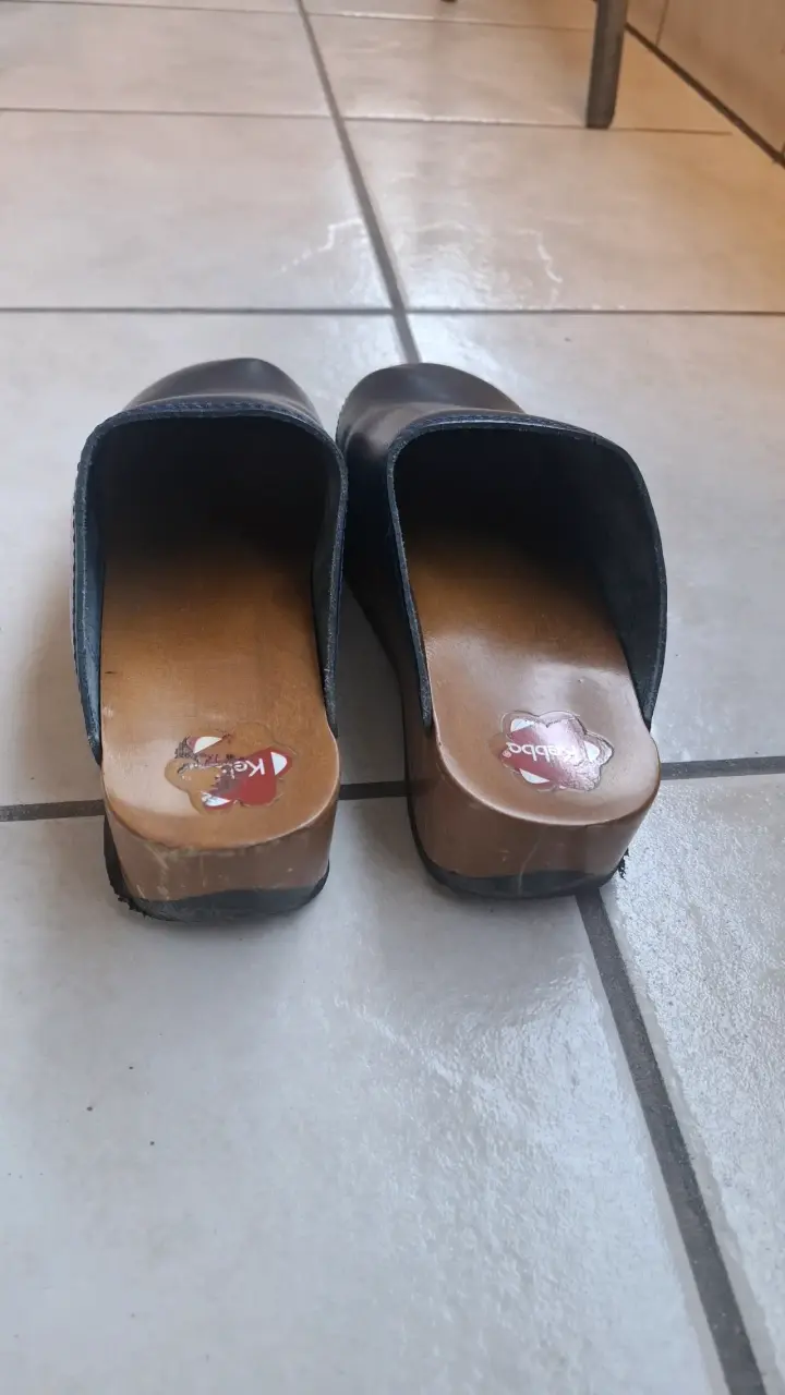 Zuecos de cuero azul con tacón de madera - 4