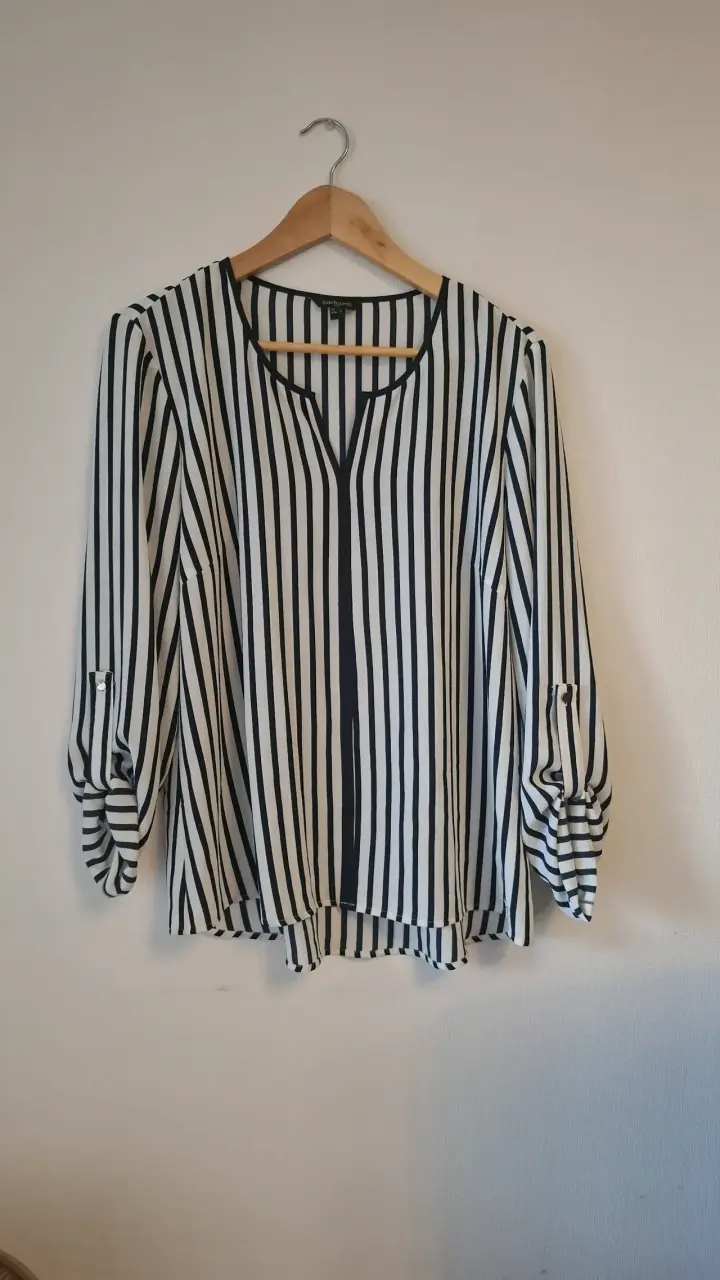 Blusa de rayas blanco y negro - 1