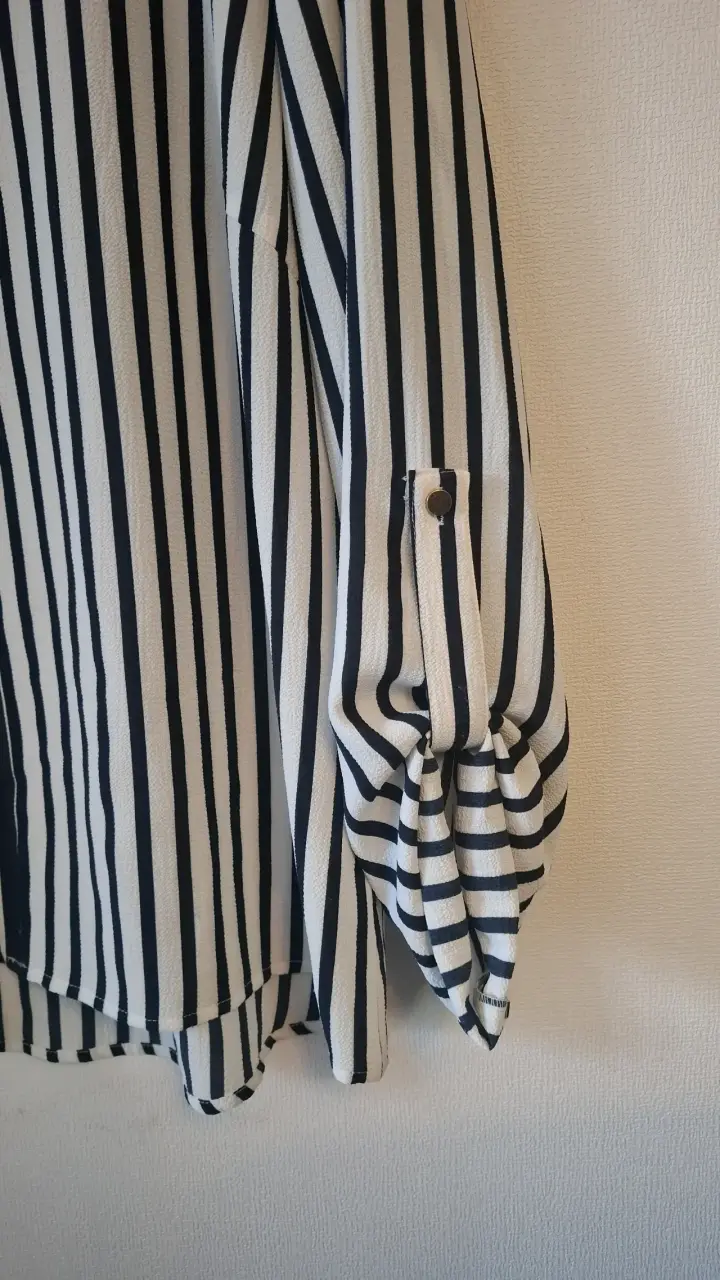 Blusa de rayas blanco y negro - 2