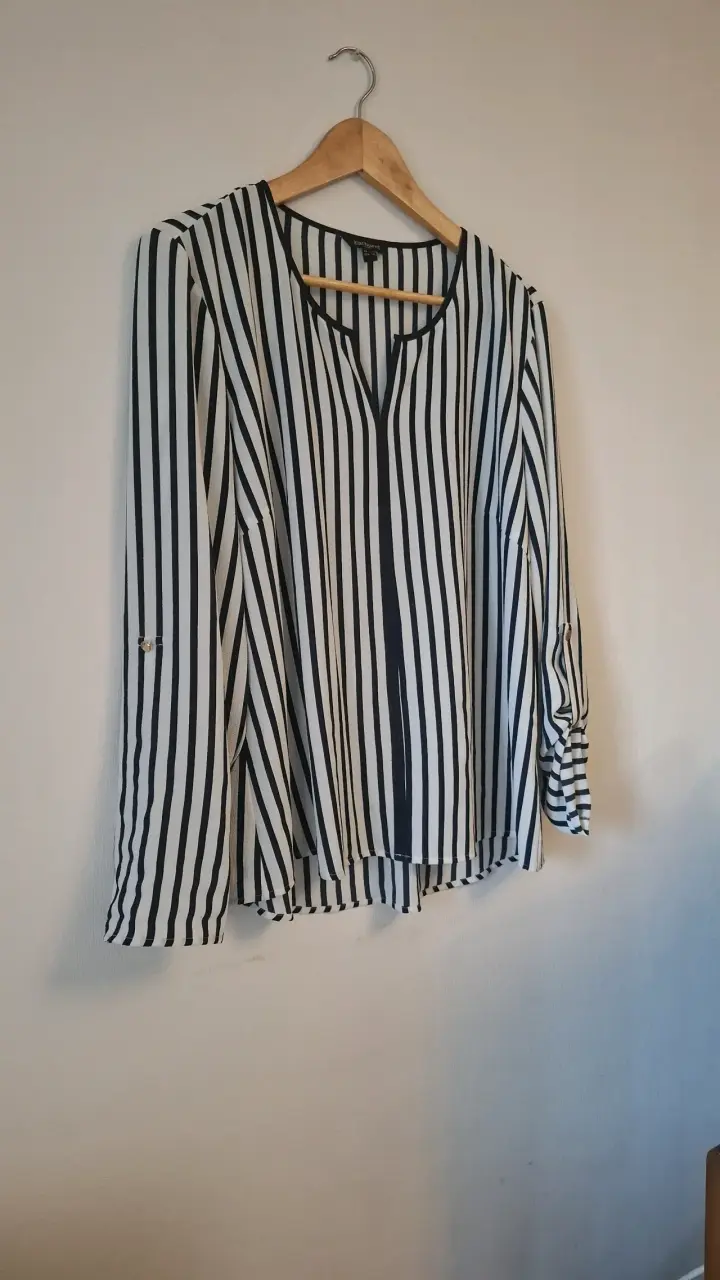 Blusa de rayas blanco y negro - 5