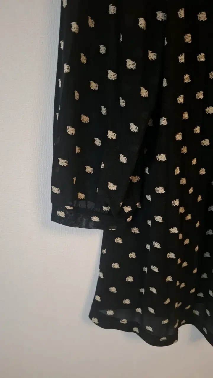 Blusa 2 en 1 negro con estampado dorado - 3