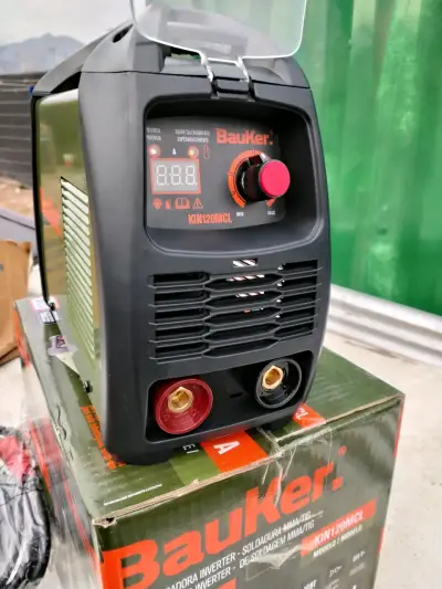 Soldadora Inverter Bauker 120A con Accesorios - miniatura 2
