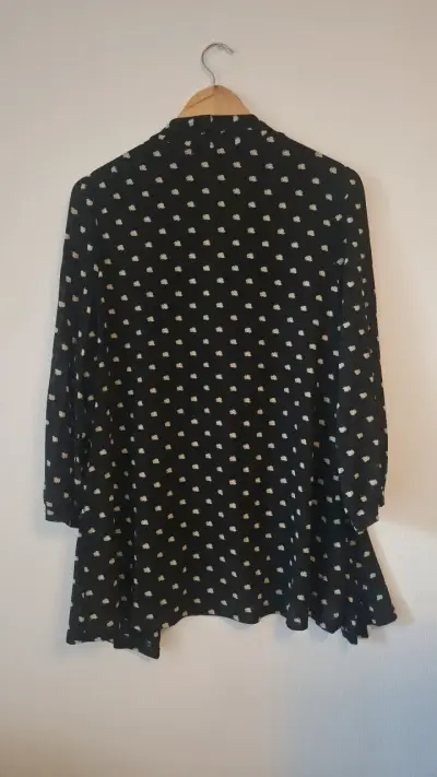 Blusa 2 en 1 negro con estampado dorado - miniatura 5