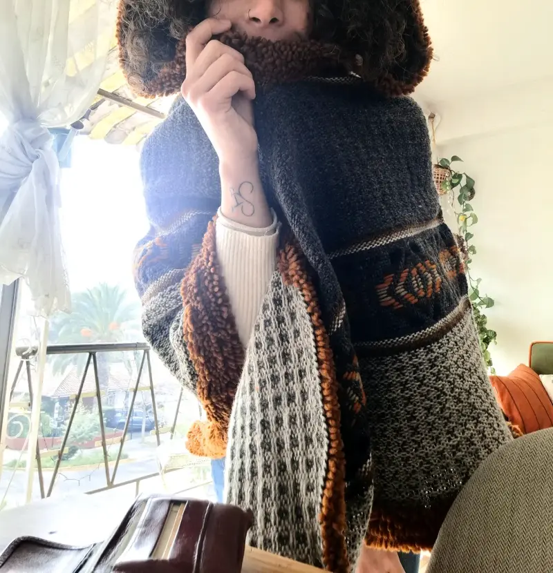 Poncho de lana con capucha - 2