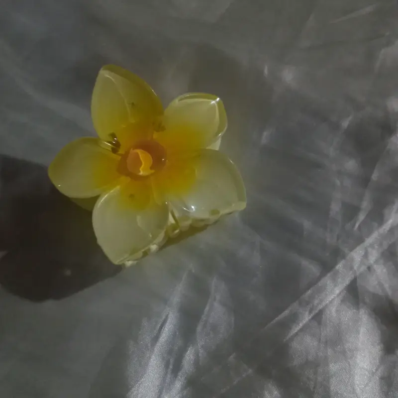 Pinza para el pelo de flor amarillo de plástico - 1