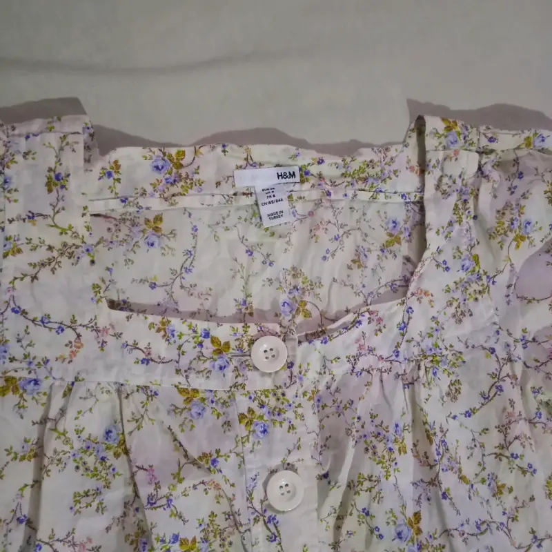 Blusa floral de manga corta H&M - 4