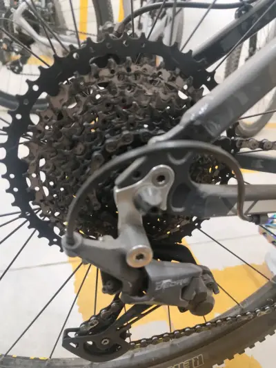 Bicicleta Whistler de montaña en buen estado - miniatura 2