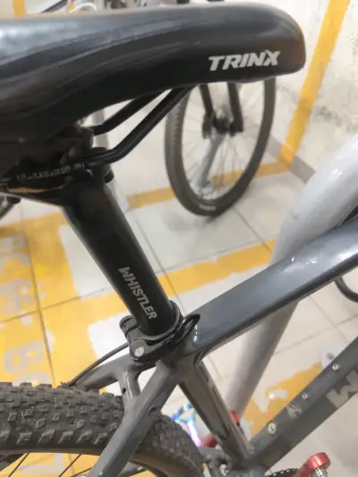 Bicicleta Whistler de montaña en buen estado - miniatura 4