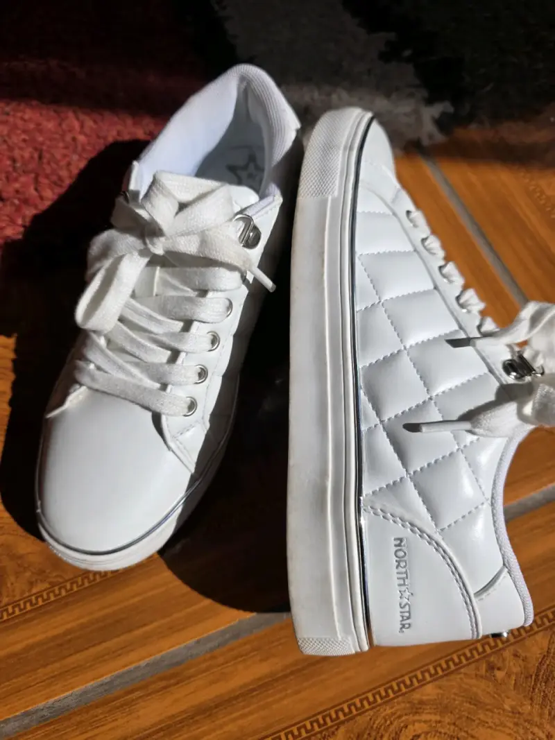 Vendo Zapatillas blancas de cuero acolchado - 4