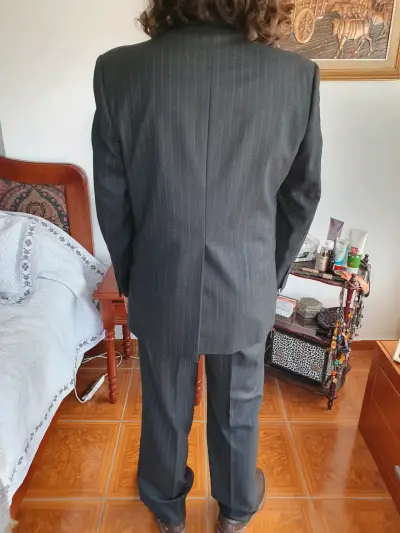 Traje formal gris a rayas para hombre - miniatura 1