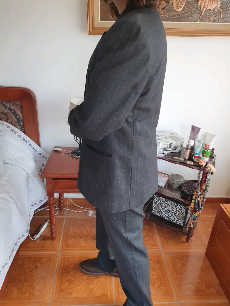 Traje formal gris a rayas para hombre - 3