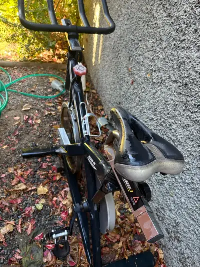Bicicleta estática BH Fitness negra - miniatura 4