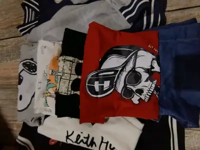Lote de polerones y poleras estampadas - miniatura 3