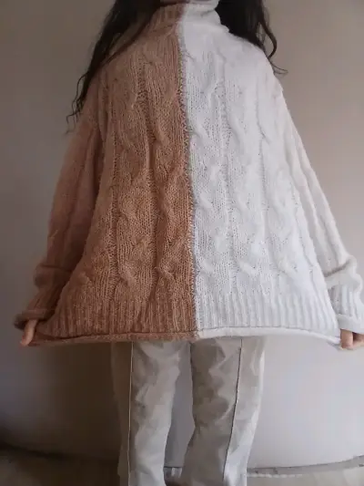 Suéter de lana bicolor con cuello alto - miniatura 1