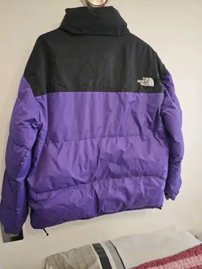 Chaqueta The North Face morada y negra - miniatura 2