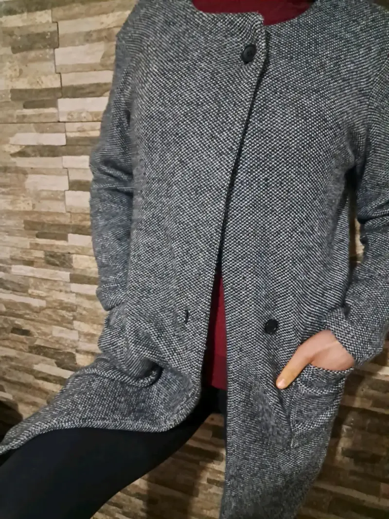 Abrigo gris de lana para mujer