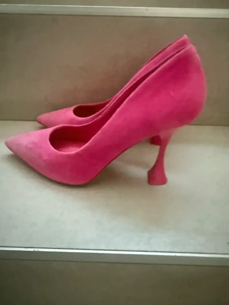 Tacones fucsia Vince Camuto elegantes - 3