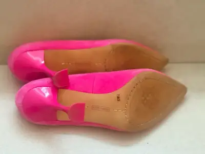 Tacones fucsia Vince Camuto elegantes - miniatura 4
