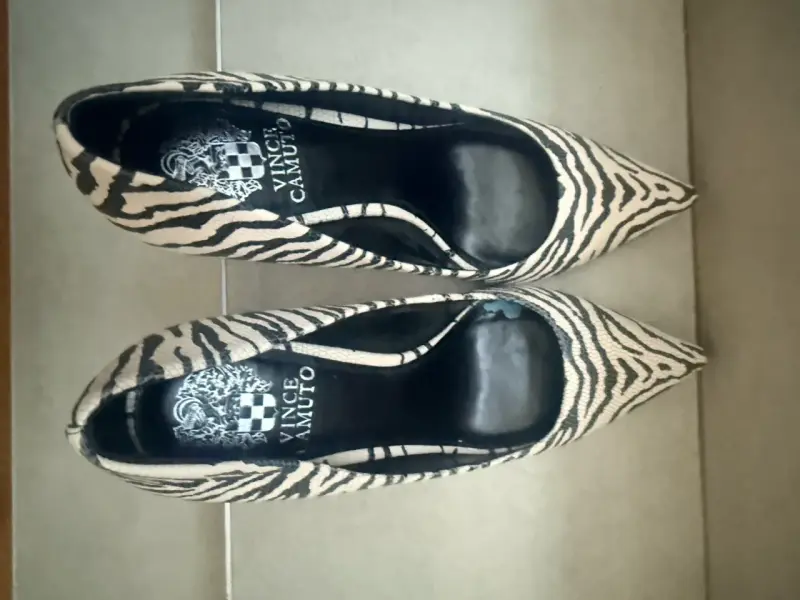 Tacones Vince Camuto estampado cebra - 1