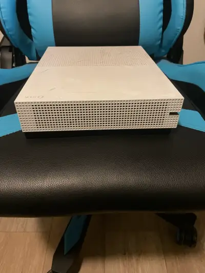 Consola Xbox One S blanca en buen estado - miniatura 4