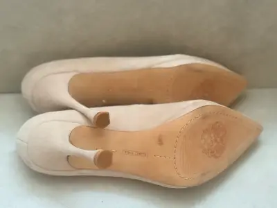 Zapatos de tacón beige elegantes vince camuto - miniatura 4