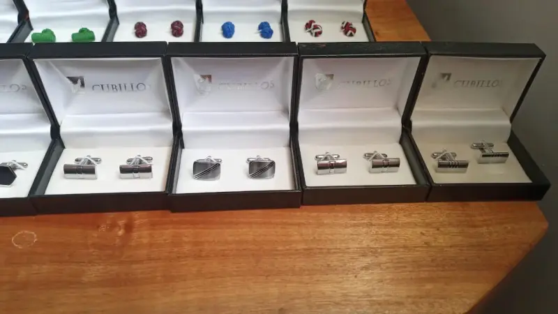 Set de gemelos y botones de camisa variados - 4