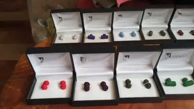Set de gemelos y botones de camisa variados - miniatura 6