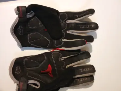 Guantes de motocross Fox negros y rojos - miniatura 1