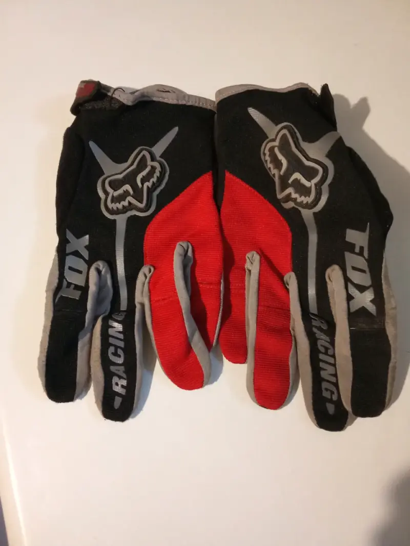 Guantes de motocross Fox negros y rojos - 2