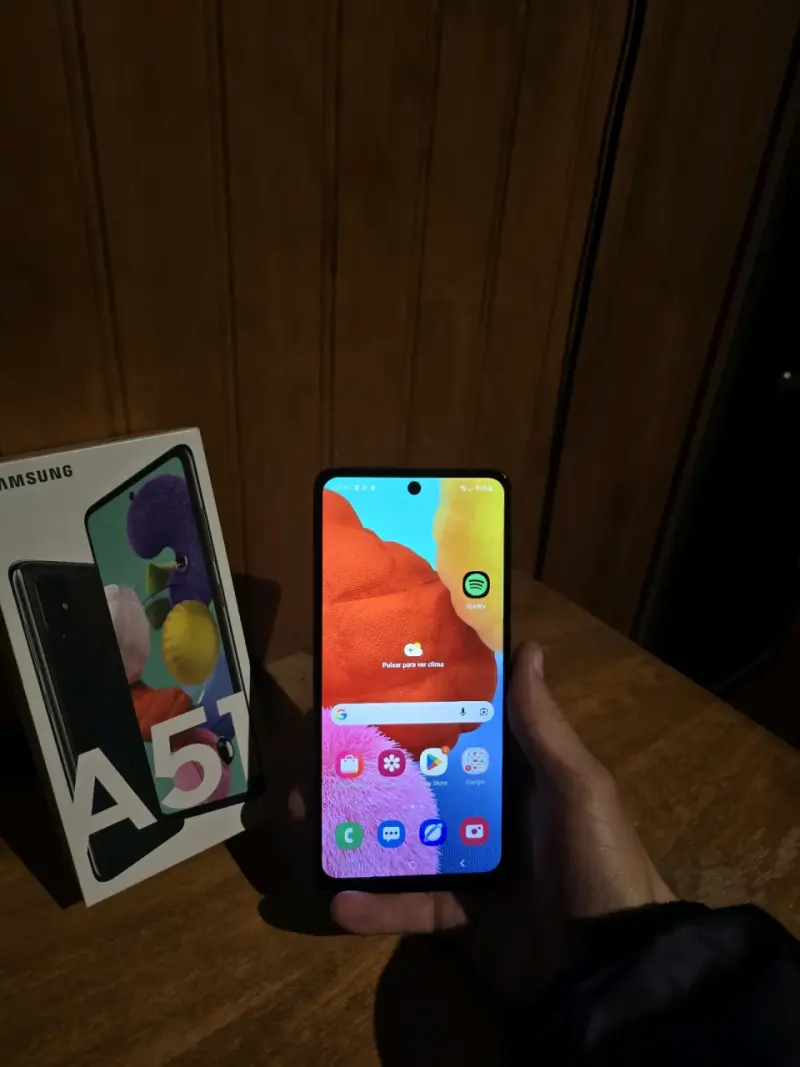 Samsung Galaxy A51 smartphone en buen estado - 1