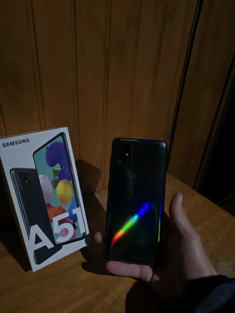 Samsung Galaxy A51 smartphone en buen estado - 2