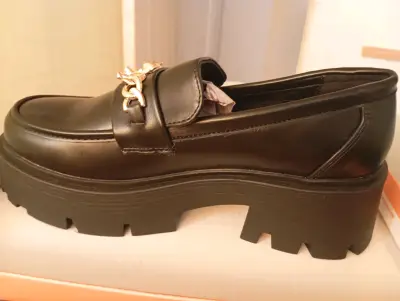 Mocasines negros Snoopy con detalle dorado - miniatura 2