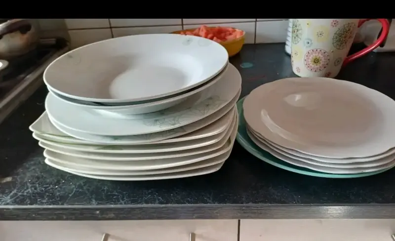 Juego de platos bajos y 2 hondos blanca
