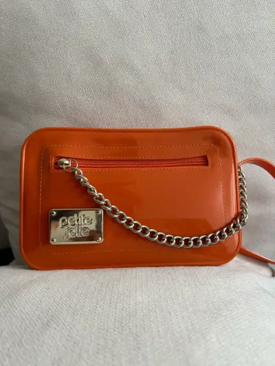 Cartera Petite Jolie naranja con cadena - miniatura 1