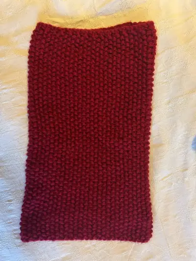 Cuello de lana tejido a mano color rojo - miniatura 2