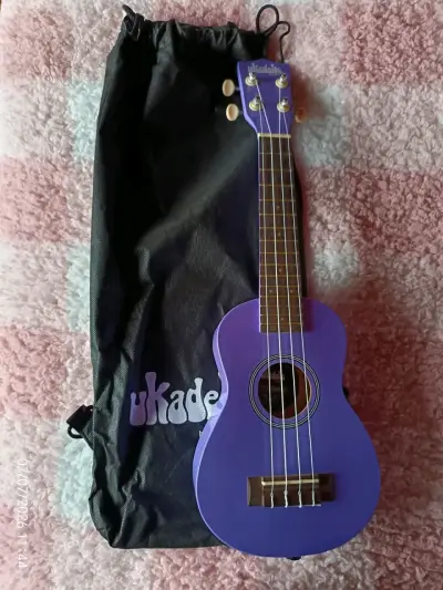 Ukulele - miniatura 1