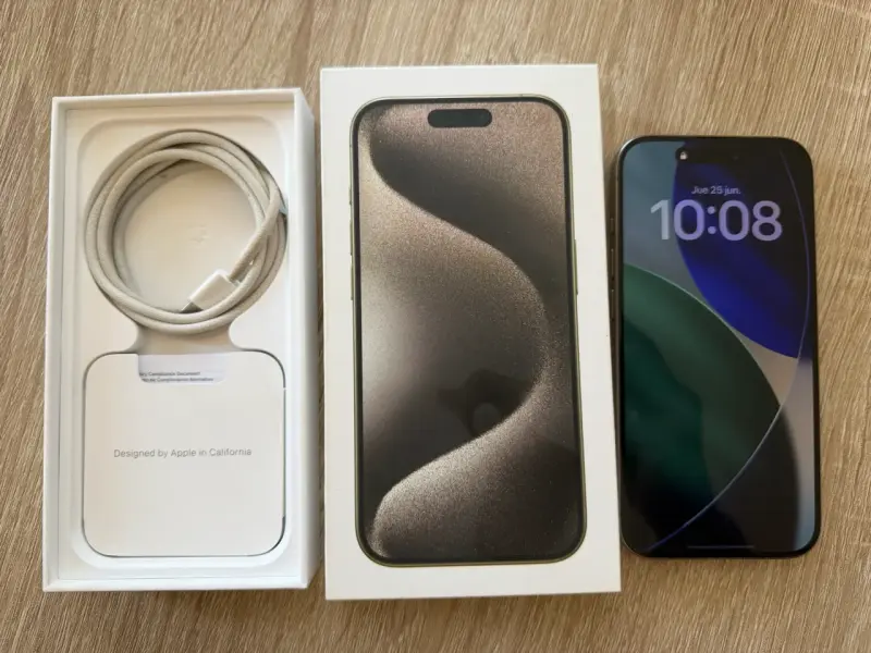 iPhone 15 Pro con caja y accesorios - 3
