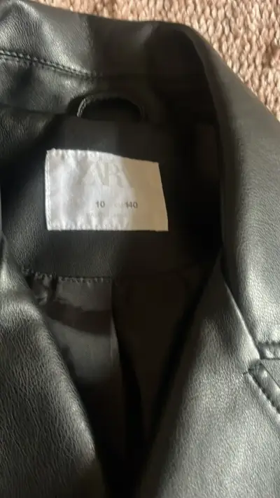 Chaqueta de cuero negra Zara estilo bike - miniatura 2