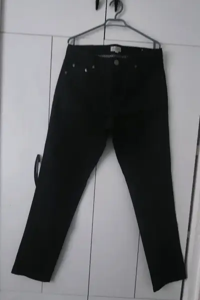 Pantalón de varón color negro - miniatura 1