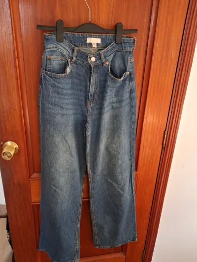 Jeans rectos de mezclilla azul para mujer - miniatura 1
