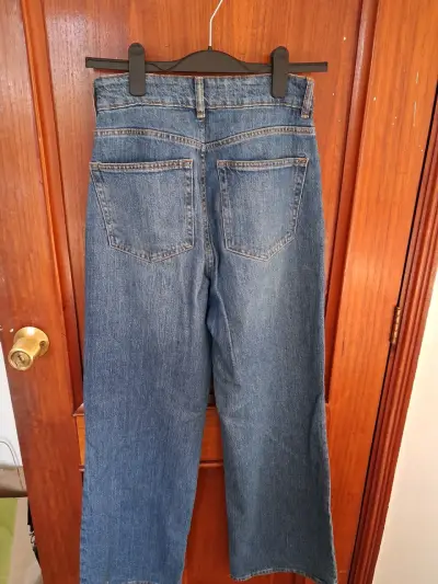 Jeans rectos de mezclilla azul para mujer - miniatura 2