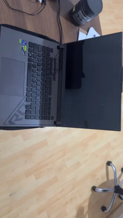 PC de escritorio ASUS ROG compacto - miniatura 2
