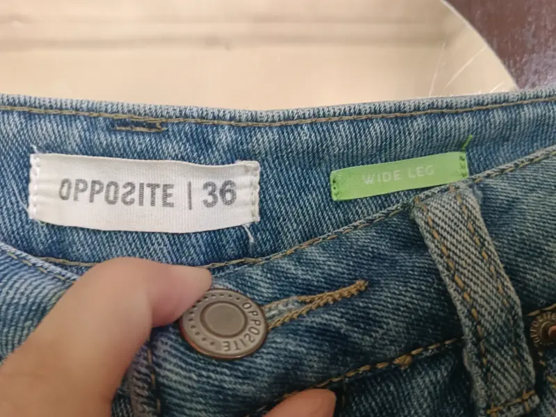 Jeans de mezclilla azul claro para mujer - 2